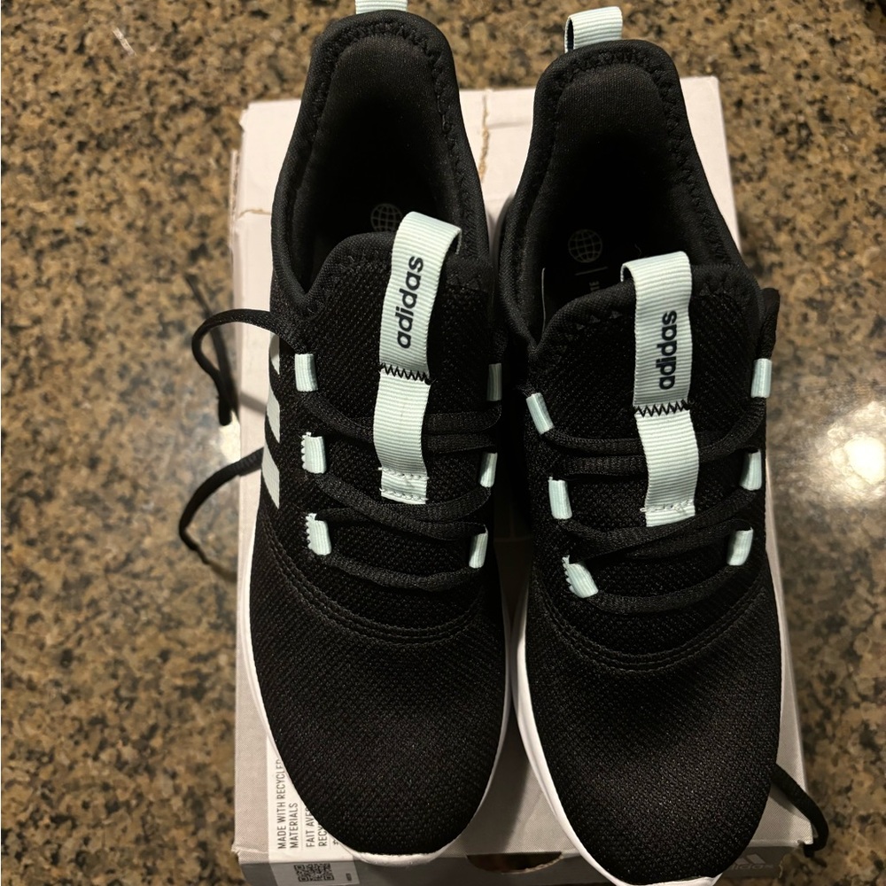 Boys Adidas cloud foam pure 2.0 size 4